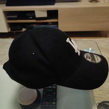 LA 로고 자수 NEWERA 캡 블랙