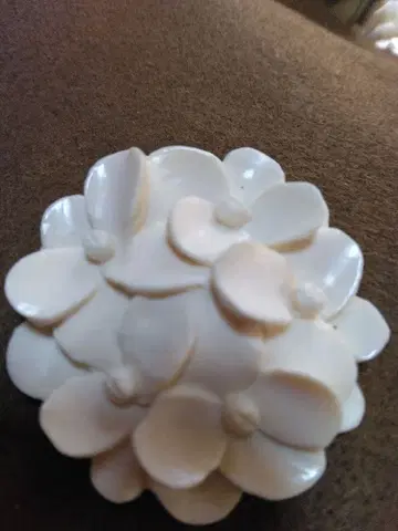 천연 소재 이빨 조각 수국 브로치, 새상품