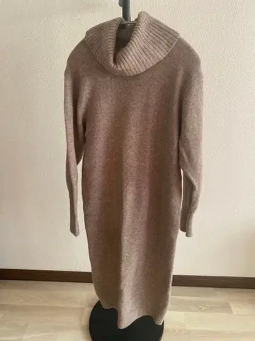 새상품급 유니클로 터틀넥 원피스 수플레얀 니트 원피스 M