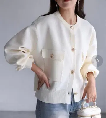 [ 새상품급 ] 니트 가디건 Riberry 골드 버튼 화이트 니트