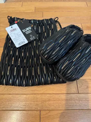 SUBU 블랙 스팽글 샌들 수납 봉투 포함