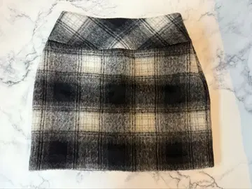 Her lip to 미니 스커트