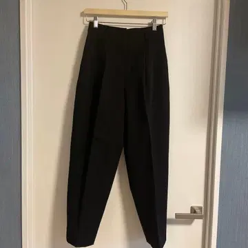 NATURAL BEAUTY BASIC 블랙 슬랙스