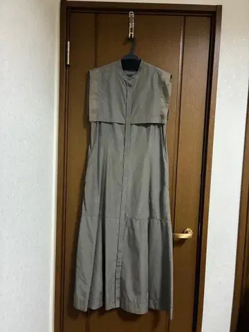 CITY 슬리브리스 롱 원피스 카키 SIZE 1