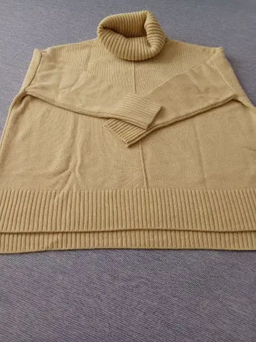 [ 새상품 ] 안피로 크림색 터틀넥 니트