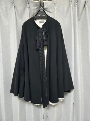 24SS 엘레나 도슨 케이프 코트