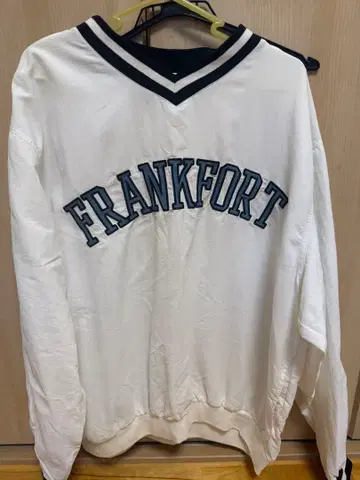 FRANKFORT 나일론 자켓 V넥 화이트