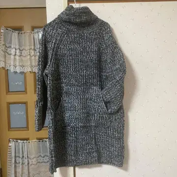 로리팜즈 터틀넥 니트 블랙과 화이트 믹스