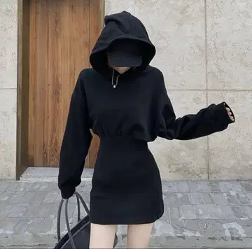 후드 부착 블랙 니트 원피스