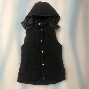 RIKKA 후드 부착 다운 베스트 블랙