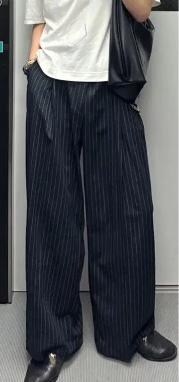 NOMADE 스트라이프 블랙 슬랙스 S