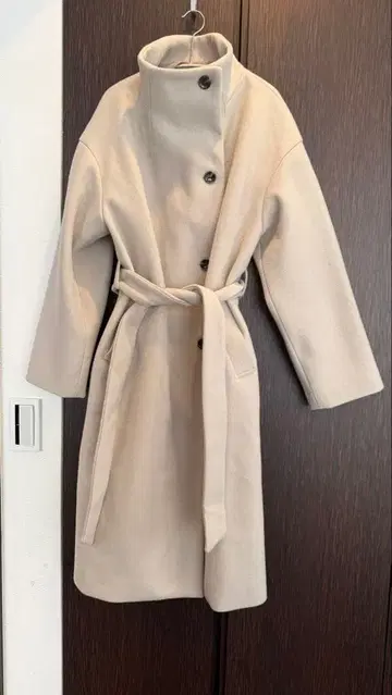 꼼사데모드 베이지 롱 코트