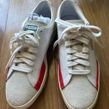 PUMA 화이트/레드 스니커즈