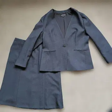 새상품급 INDIVI 네이비 정장 세트 15호
