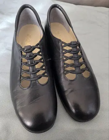 키쿠치 타케오의 신발 가죽 펌프스 블랙 24EEE 새상품급