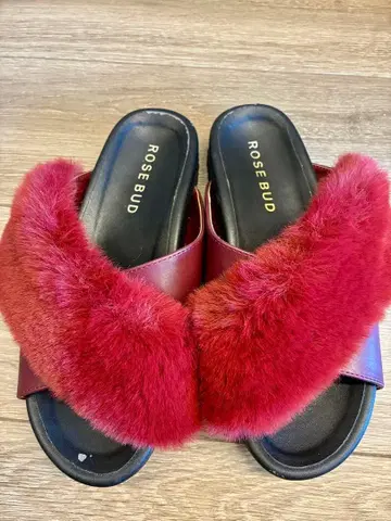 ROSE BUD 퍼 슬라이드 샌들 레드