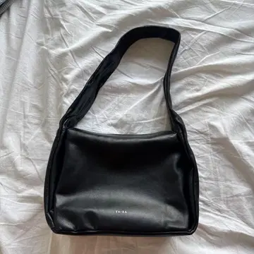 YArKA 숄더백 블랙