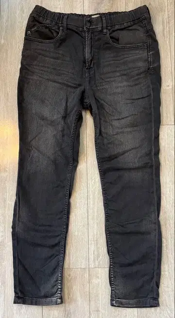 야눅 블랙 슬림핏 스트레치 데님