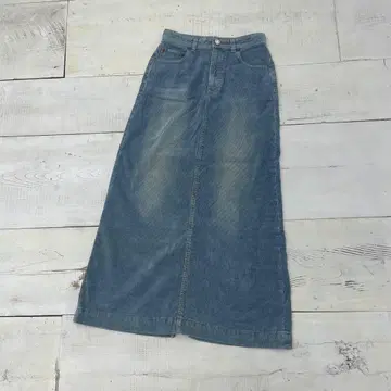 더블 스탠다드의 데님 스커트