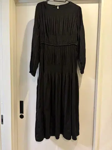 어반리서치 로쏘 블랙 원피스