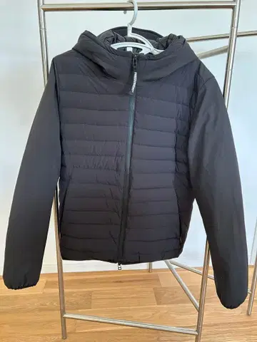 블랙 다운 자켓 후드 부착