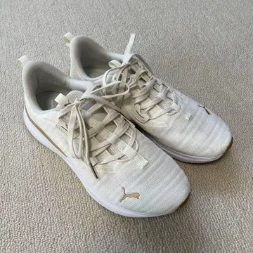 PUMA 화이트 스니커즈 39 (US 8.5)