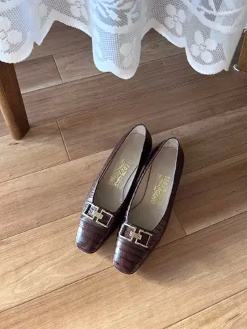 FERRAGAMO 펌프스 브라운