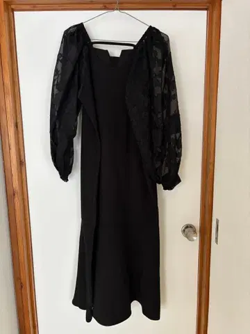 JUNOAH 블랙 퍼프 슬리브 롱 드레스