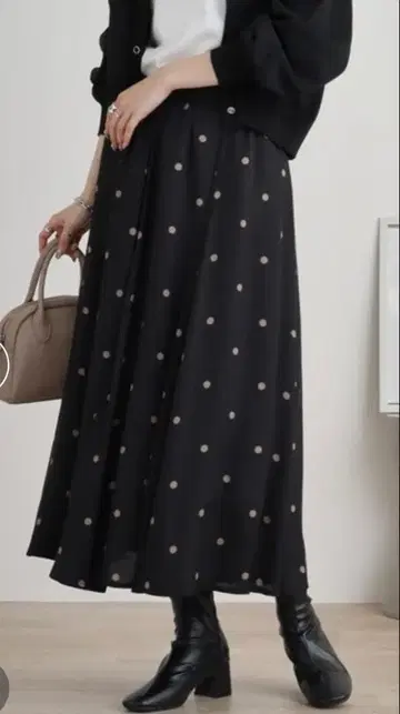 [ EGLANTINE ] 도트 무늬 스커트