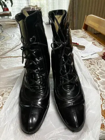 블랙 가죽 레이스업 부티