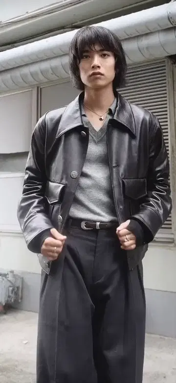 SLIM FIT CASHMERE V-NECK KNIT Sullen