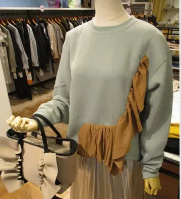 새상품급 1% SHUHEI OGAWA 비대칭 프릴 속기모 맨투맨