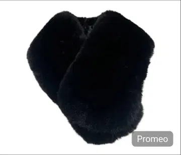 새상품급 TOCCA 블랙 퍼 티펫 머플러