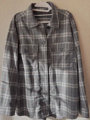 GU 그레이 계열 체크 무늬 플란넬 셔츠