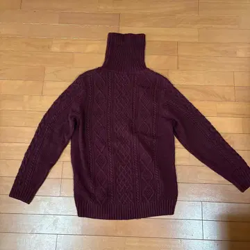 버건디 케이블 니트 터틀넥