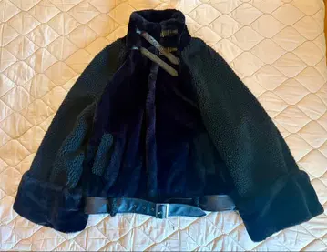 la belle Etude 가죽 벨트 x 볼륨 소매 보아 자켓