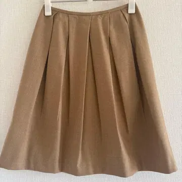 베이지 플레어 스커트 앞면 플리츠