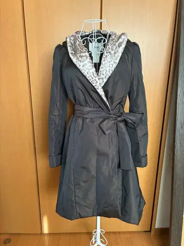 르네 38 레오파드 무늬 후드 부착 랩 코트