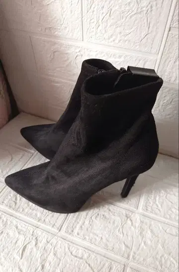 블랙 스웨이드 스틸레토 부티