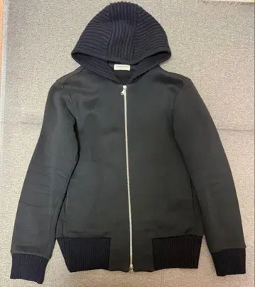 투모로우랜드 니트 콤비 집업 후드티