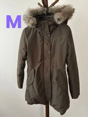 [ 새상품급 ] 유니클로 카키 퍼 여성용 다운 자켓