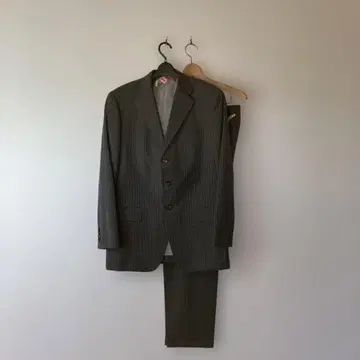 다크 그레이 스트라이프 비즈니스 정장