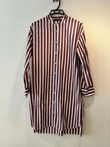 보르도와 화이트 스트라이프 긴팔 셔츠