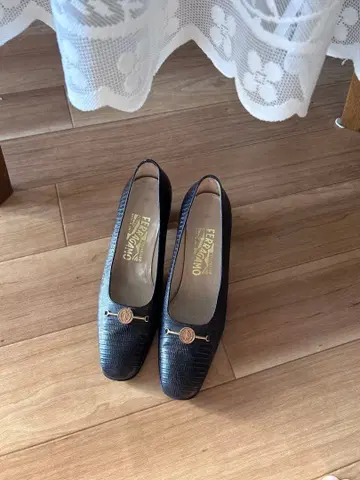 Ferragamo 블랙 스퀘어토 펌프스