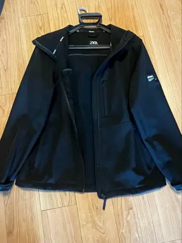 ZARA 블랙 마운틴 파카