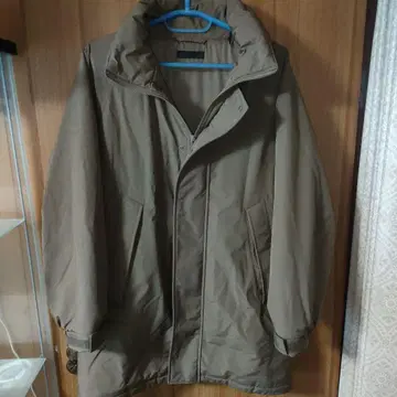 베이지 다운 자켓 프론트 지퍼