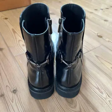 블랙 통굽 지퍼 부츠