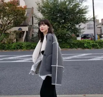 [택 포함 새상품] ETRE TOKYO 리버서블 무스탕 블루종