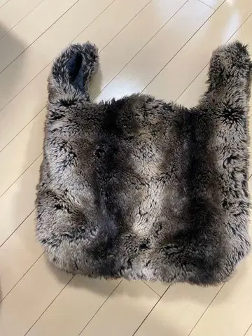 Tweedmill 퍼 토트백 그레이 계열