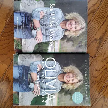 올리비아 뉴튼 존 자서전 믿음을 멈추지 마세요 ] 번역판과 원서 세트